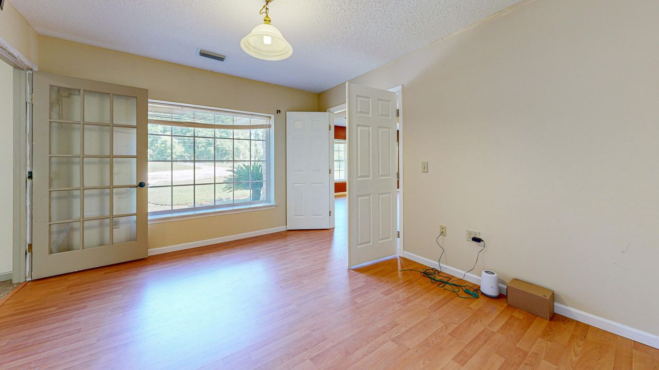 For Sale: $427,500 (3 beds, 2 baths, 2853 Square Feet)