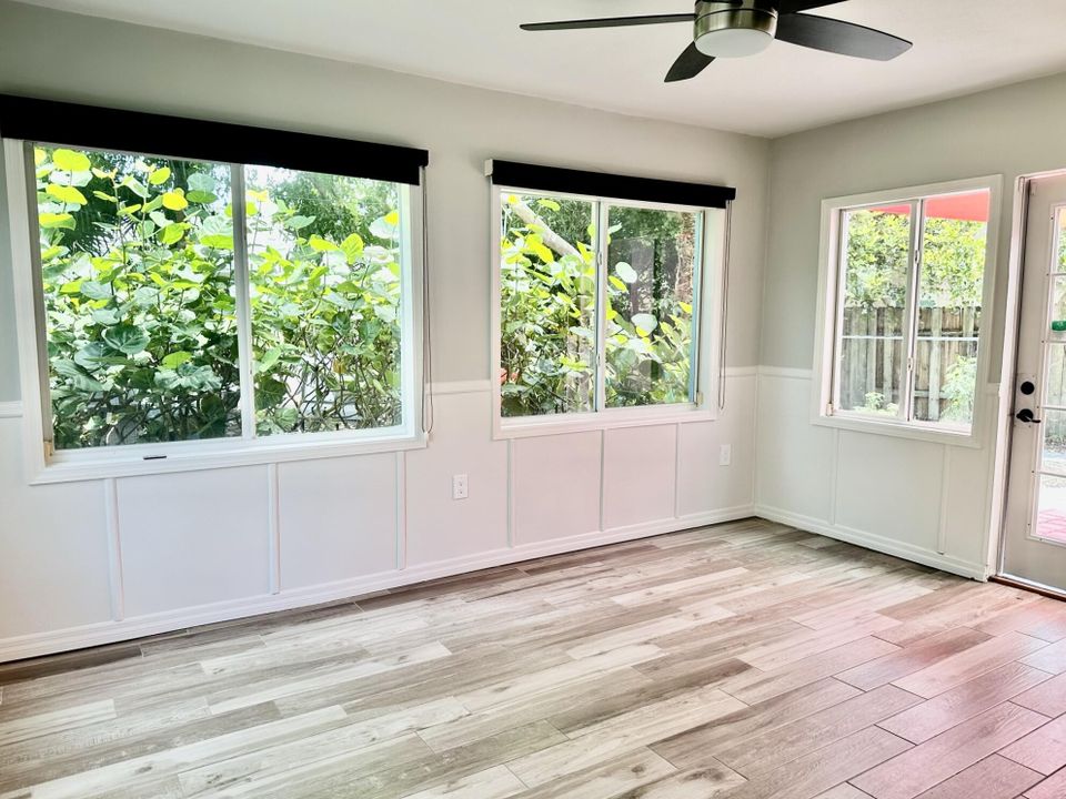 Active With Contract: $2,550 (2 beds, 1 baths, 1011 Square Feet)