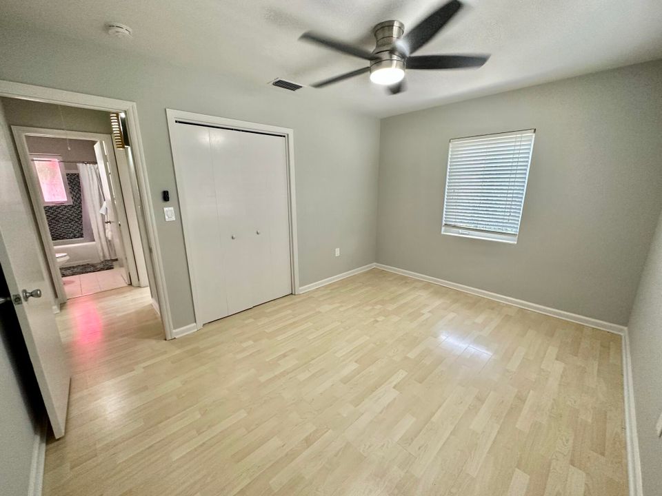 Active With Contract: $2,550 (2 beds, 1 baths, 1011 Square Feet)