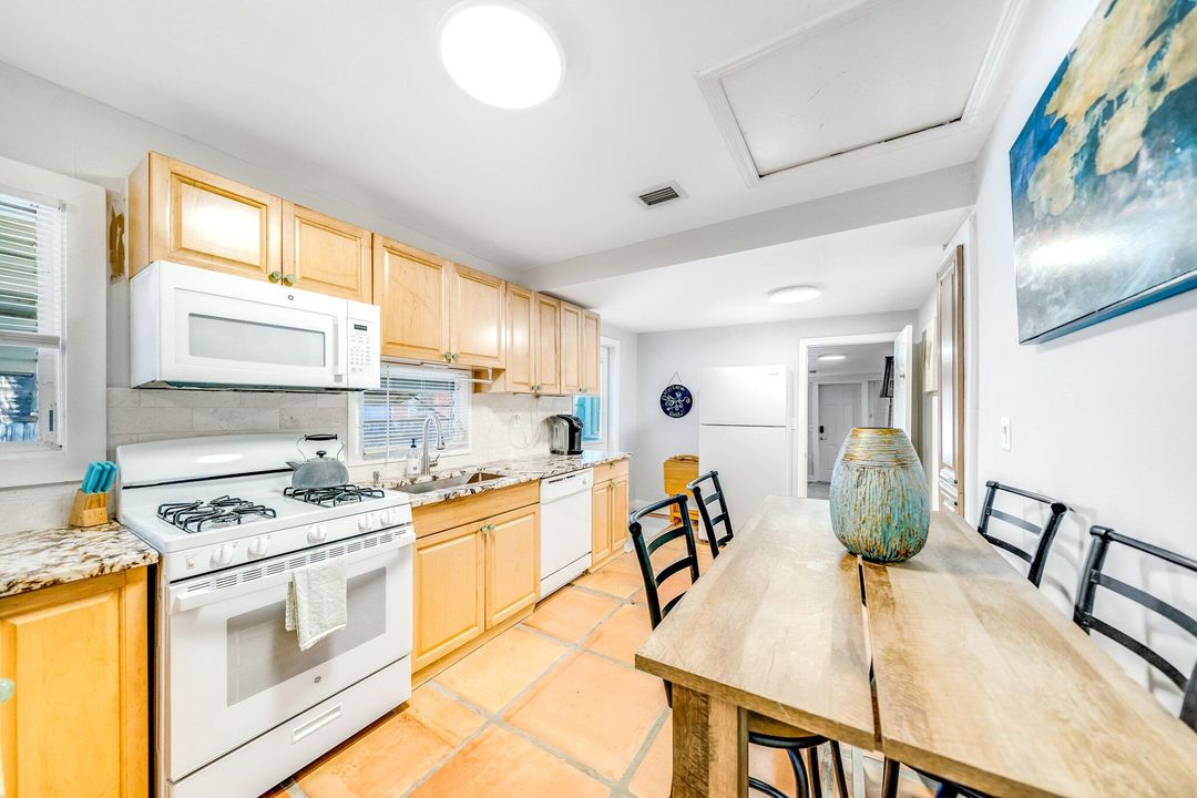 For Sale: $552,000 (3 beds, 2 baths, 1310 Square Feet)