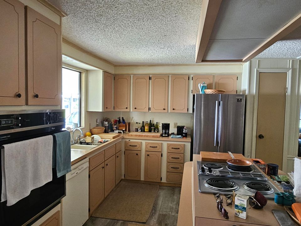 For Sale: $209,000 (2 beds, 2 baths, 1519 Square Feet)