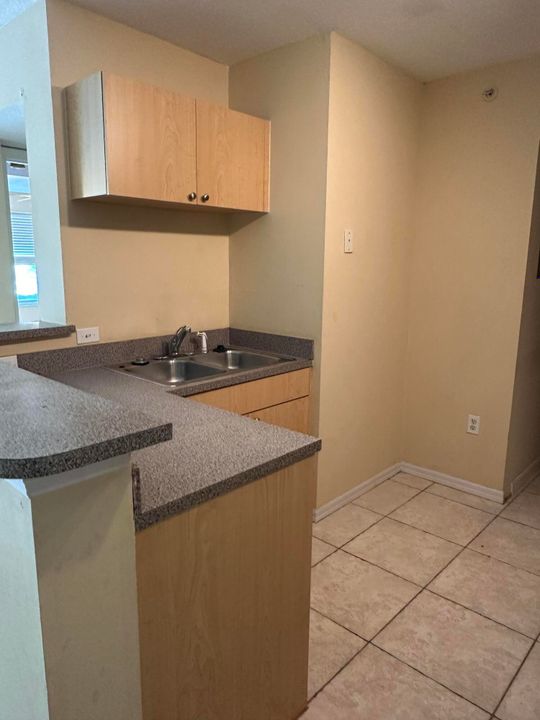 For Rent: $1,750 (1 beds, 1 baths, 793 Square Feet)