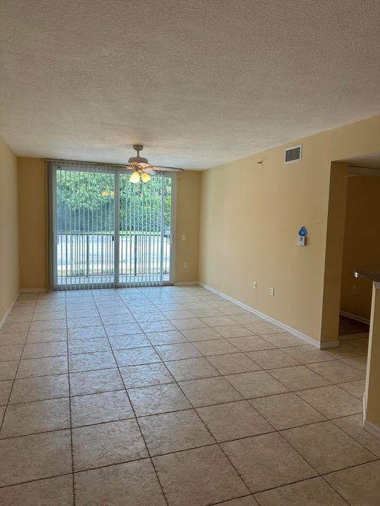 For Rent: $1,750 (1 beds, 1 baths, 793 Square Feet)