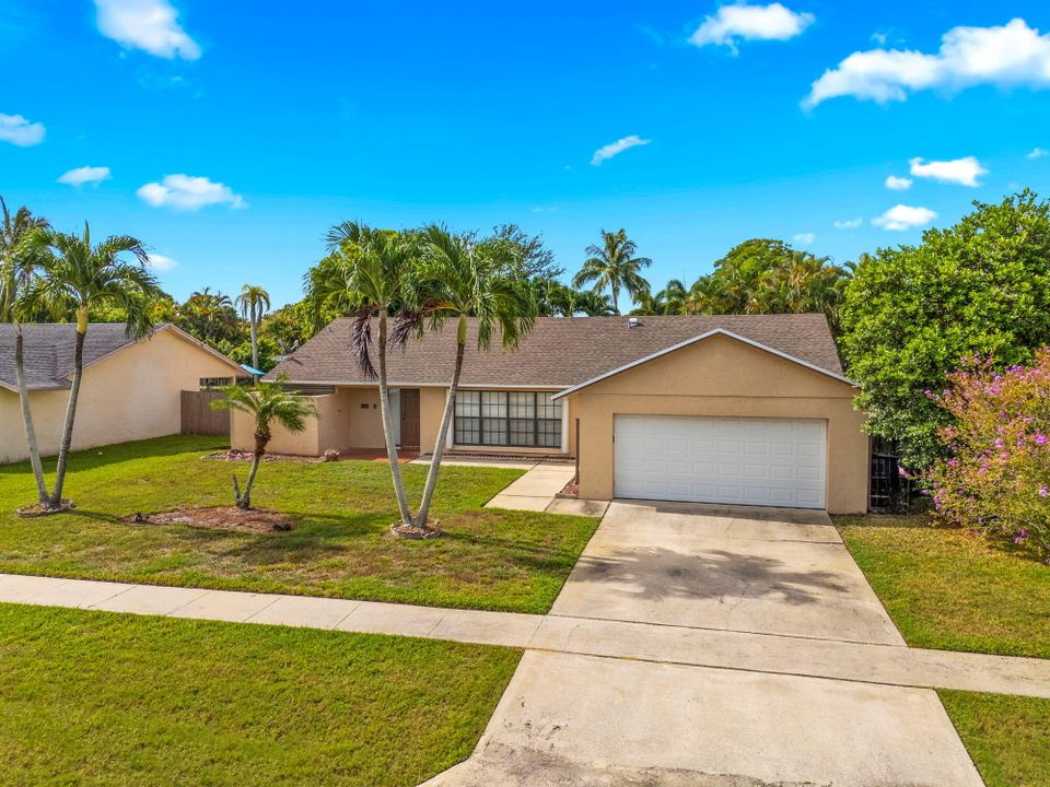 Active With Contract: $579,000 (3 beds, 2 baths, 1764 Square Feet)