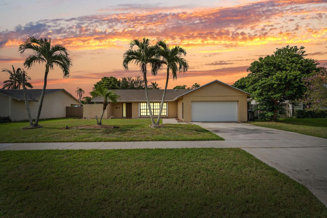 Active With Contract: $579,000 (3 beds, 2 baths, 1764 Square Feet)