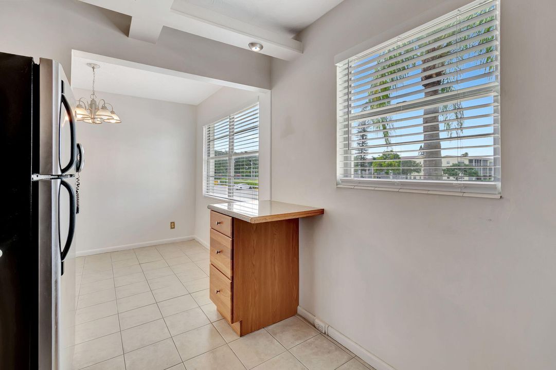 For Sale: $119,000 (2 beds, 1 baths, 835 Square Feet)