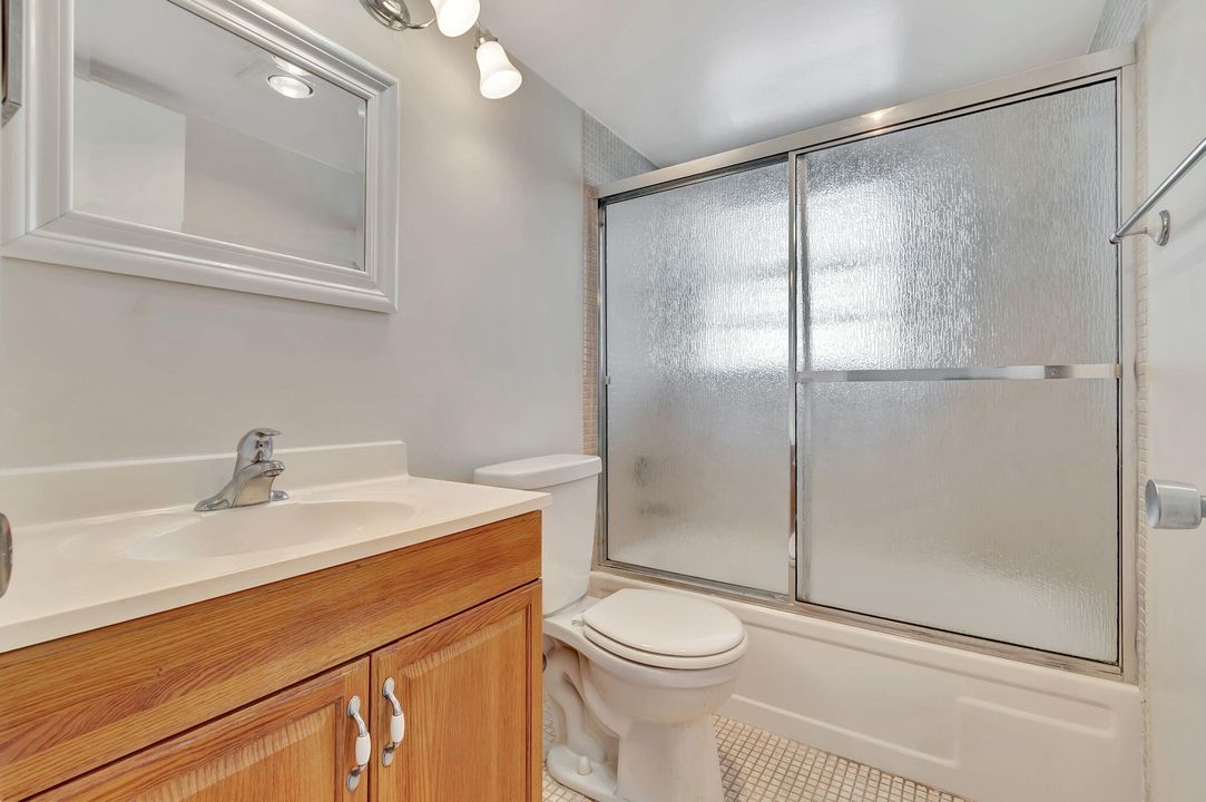 For Sale: $119,000 (2 beds, 1 baths, 835 Square Feet)