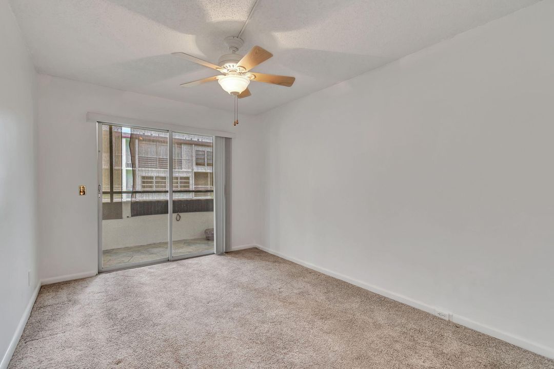 For Sale: $119,000 (2 beds, 1 baths, 835 Square Feet)