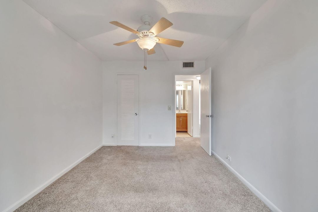 For Sale: $119,000 (2 beds, 1 baths, 835 Square Feet)