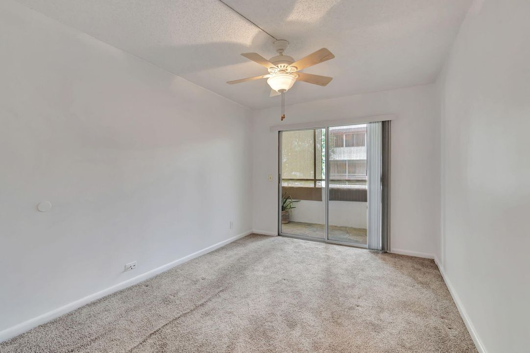 For Sale: $119,000 (2 beds, 1 baths, 835 Square Feet)