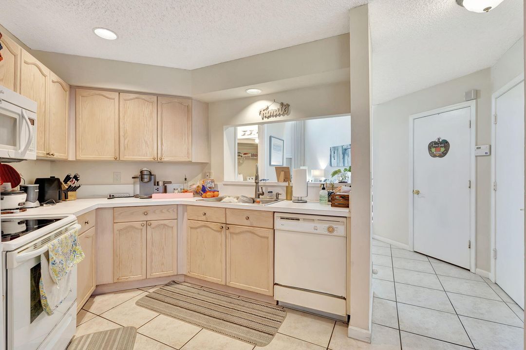 For Sale: $425,000 (3 beds, 2 baths, 1824 Square Feet)