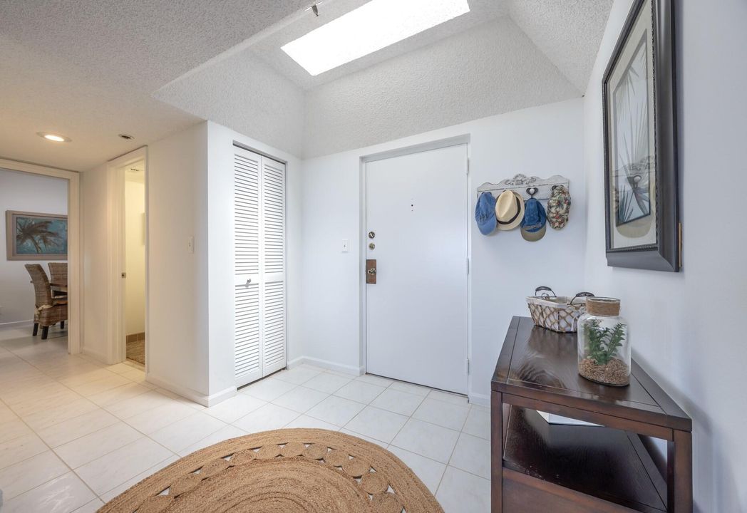 Active With Contract: $4,750 (2 beds, 2 baths, 1864 Square Feet)