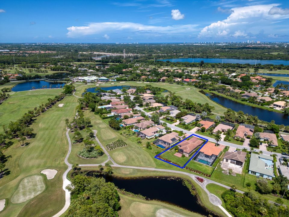 Active With Contract: $895,000 (3 beds, 2 baths, 2487 Square Feet)