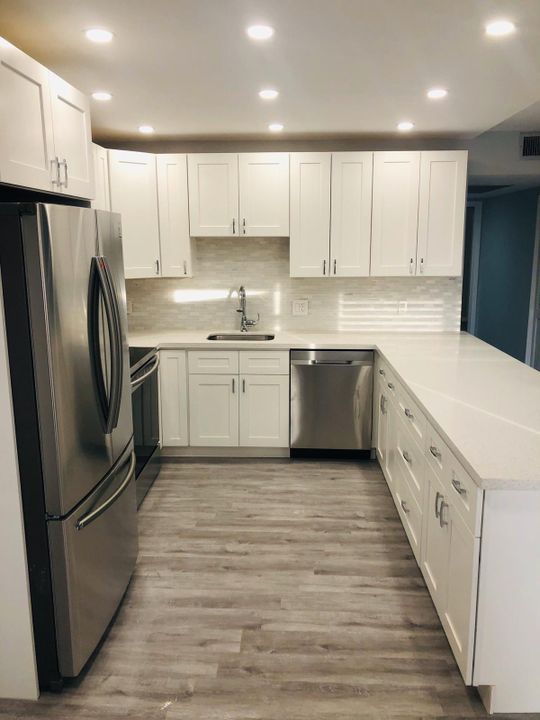 For Rent: $2,100 (2 beds, 2 baths, 916 Square Feet)