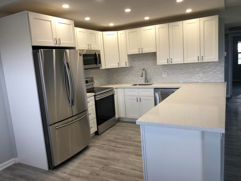 For Rent: $2,100 (2 beds, 2 baths, 916 Square Feet)