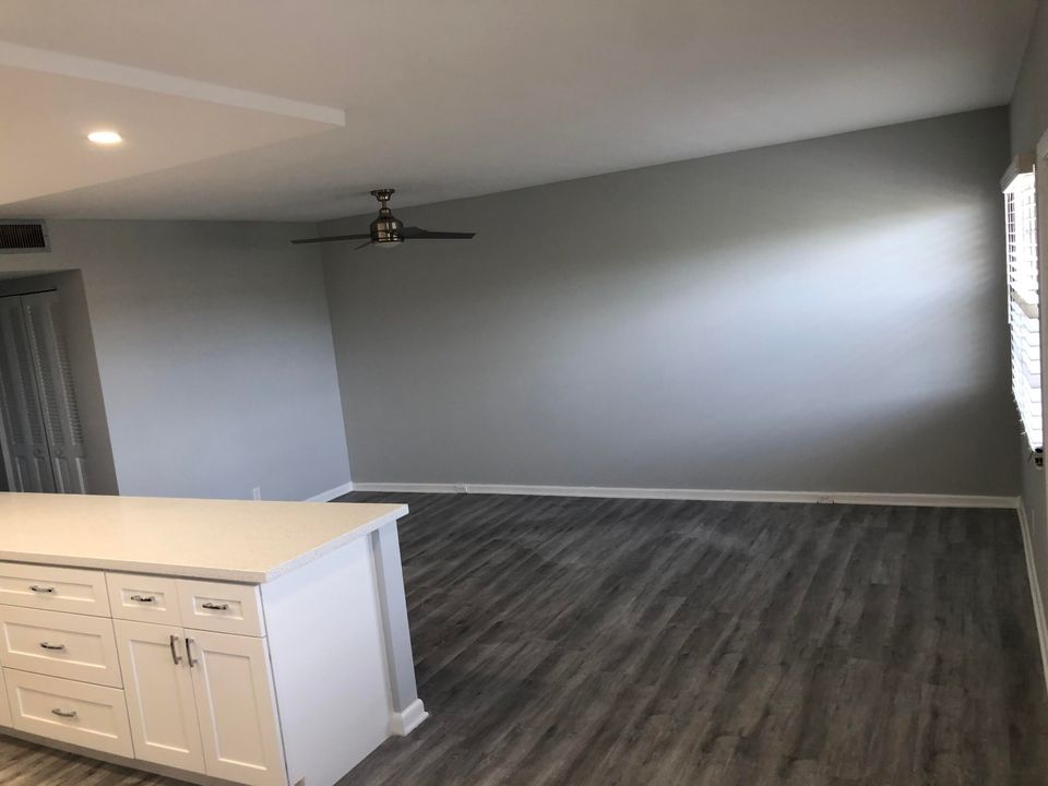 For Rent: $2,100 (2 beds, 2 baths, 916 Square Feet)