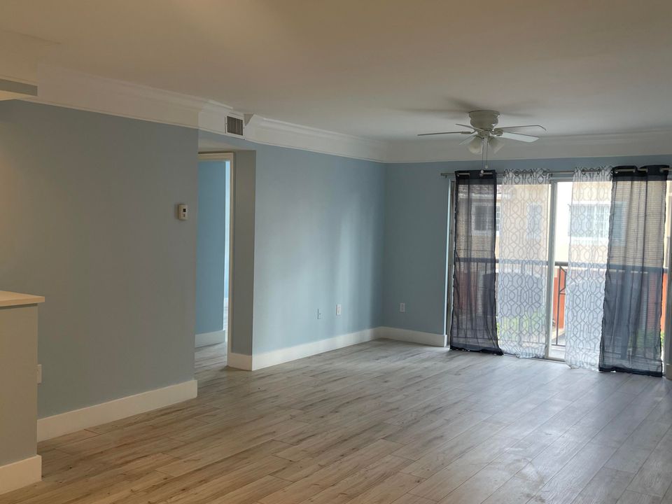 For Rent: $2,550 (3 beds, 2 baths, 1220 Square Feet)