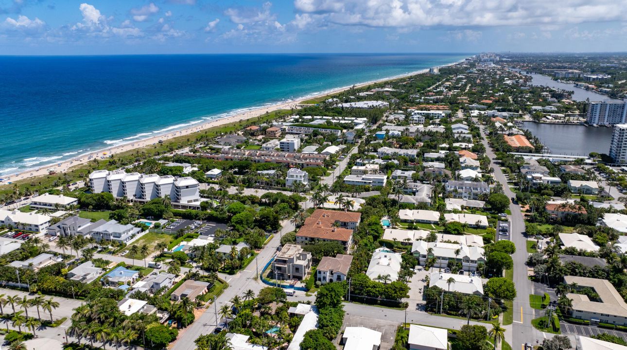 Active With Contract: $1,975,000 (4 beds, 3 baths, 2105 Square Feet)