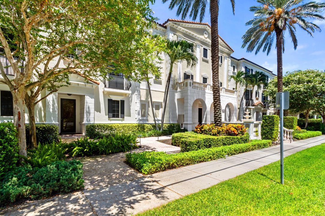 Active With Contract: $1,975,000 (4 beds, 3 baths, 2105 Square Feet)