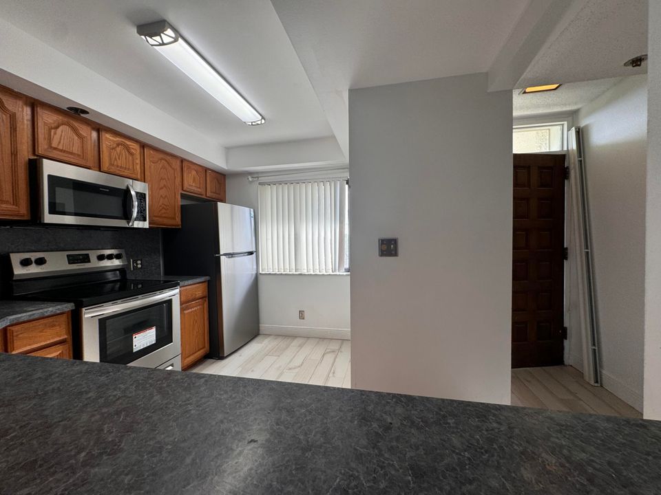 For Rent: $2,200 (2 beds, 2 baths, 1034 Square Feet)