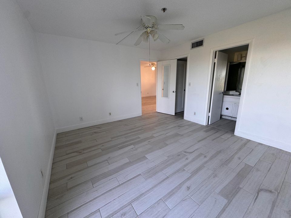 For Rent: $2,200 (2 beds, 2 baths, 1034 Square Feet)