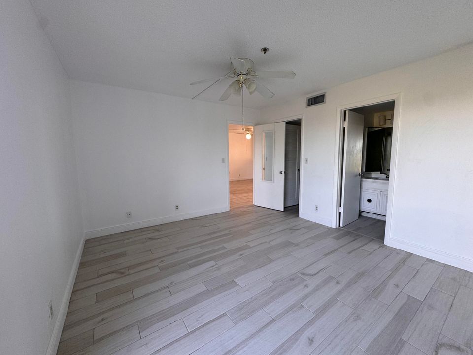 For Rent: $2,200 (2 beds, 2 baths, 1034 Square Feet)