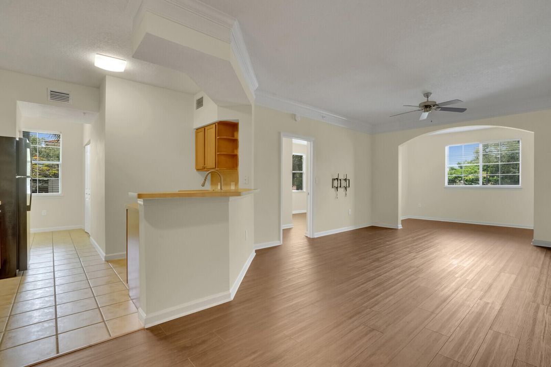 Active With Contract: $2,200 (2 beds, 2 baths, 1258 Square Feet)