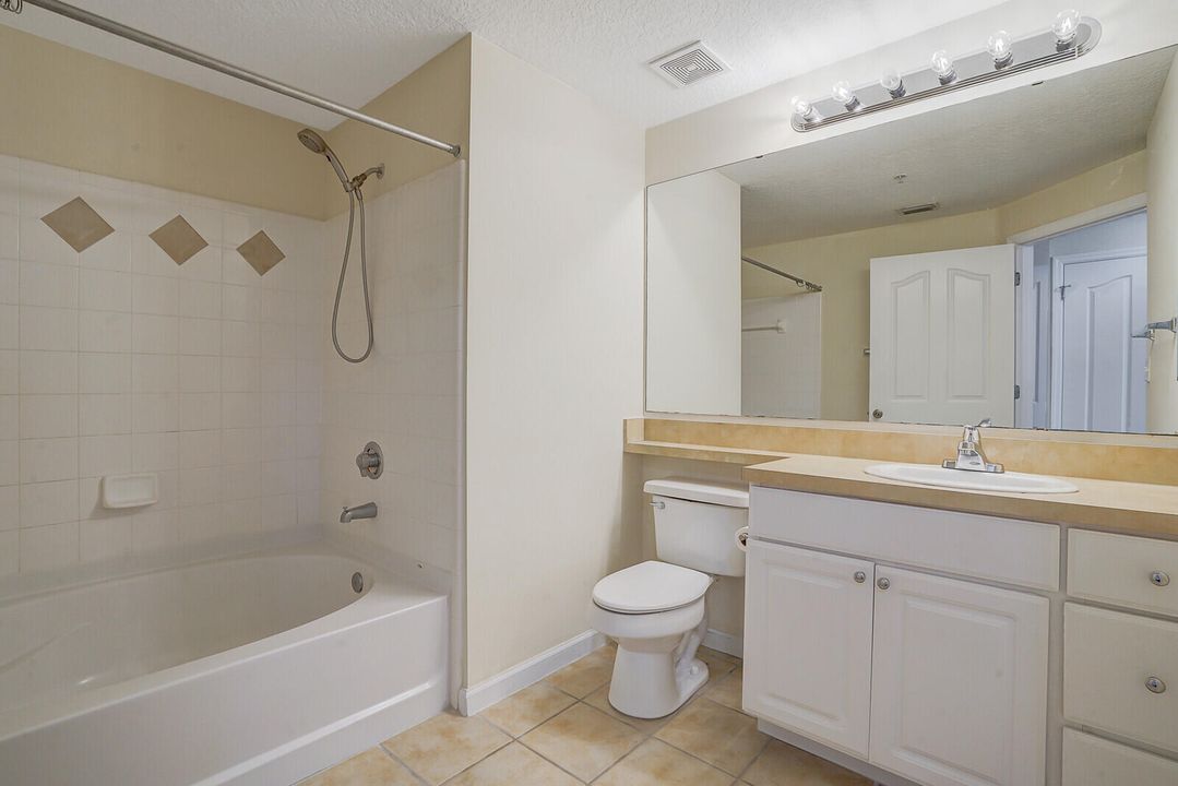 Active With Contract: $2,200 (2 beds, 2 baths, 1258 Square Feet)