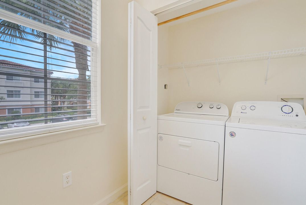 Active With Contract: $2,200 (2 beds, 2 baths, 1258 Square Feet)