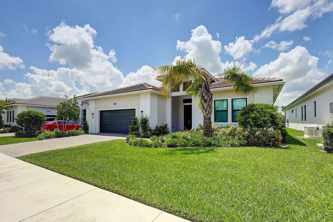 Active With Contract: $880,999 (3 beds, 3 baths, 2975 Square Feet)