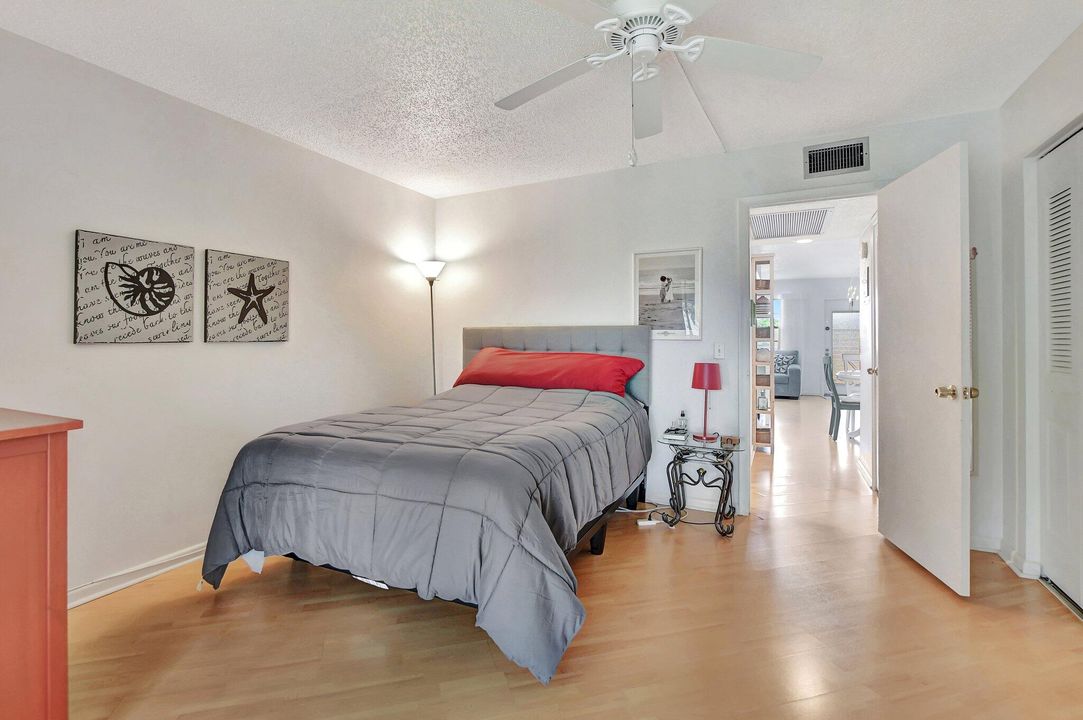 Active With Contract: $105,000 (1 beds, 1 baths, 585 Square Feet)