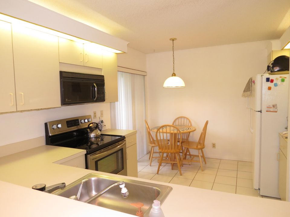 Active With Contract: $3,800 (3 beds, 2 baths, 1492 Square Feet)