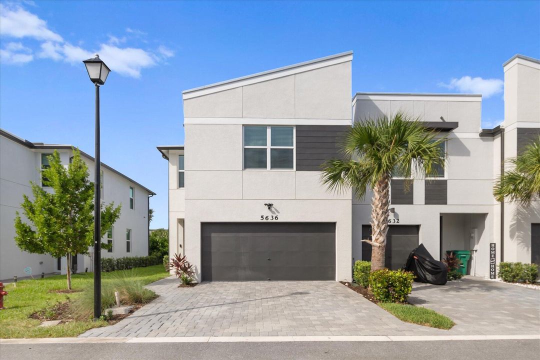 For Sale: $459,999 (3 beds, 2 baths, 1808 Square Feet)