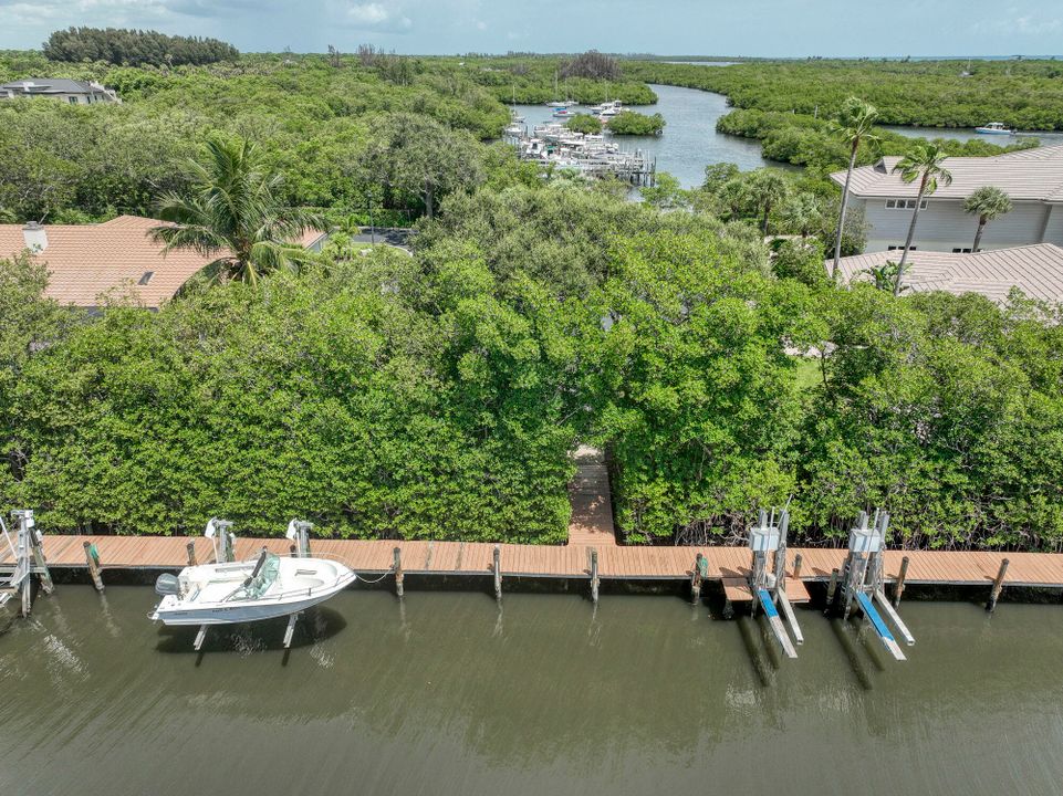 For Sale: $1,280,000 (4 beds, 2 baths, 2764 Square Feet)