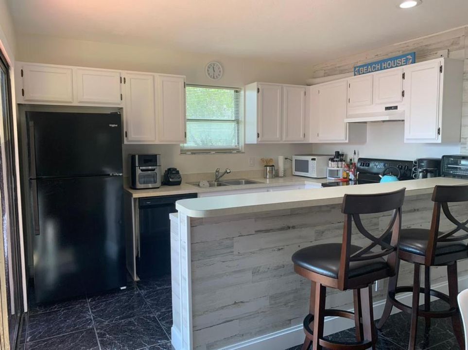 Active With Contract: $2,650 (2 beds, 2 baths, 1320 Square Feet)