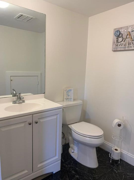 Active With Contract: $2,650 (2 beds, 2 baths, 1320 Square Feet)