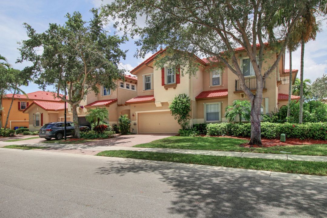 Active With Contract: $4,400 (3 beds, 2 baths, 2253 Square Feet)