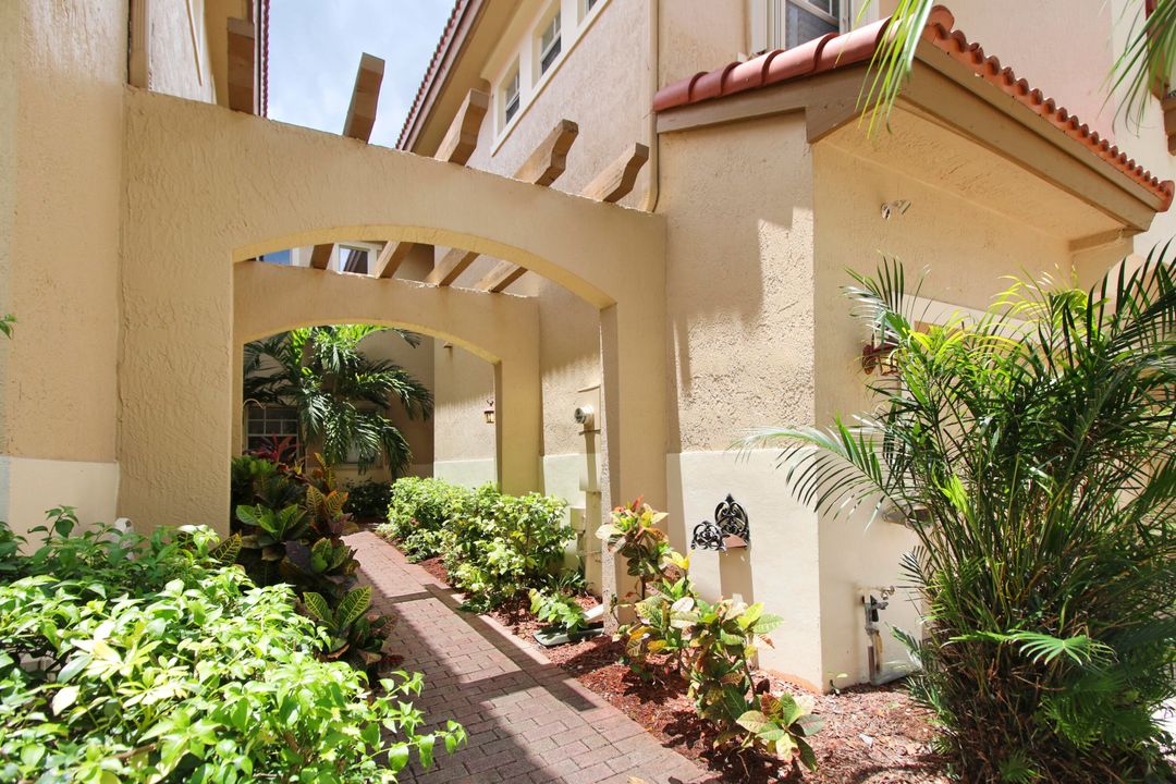 Active With Contract: $4,400 (3 beds, 2 baths, 2253 Square Feet)