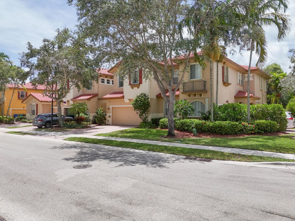 Active With Contract: $4,400 (3 beds, 2 baths, 2253 Square Feet)