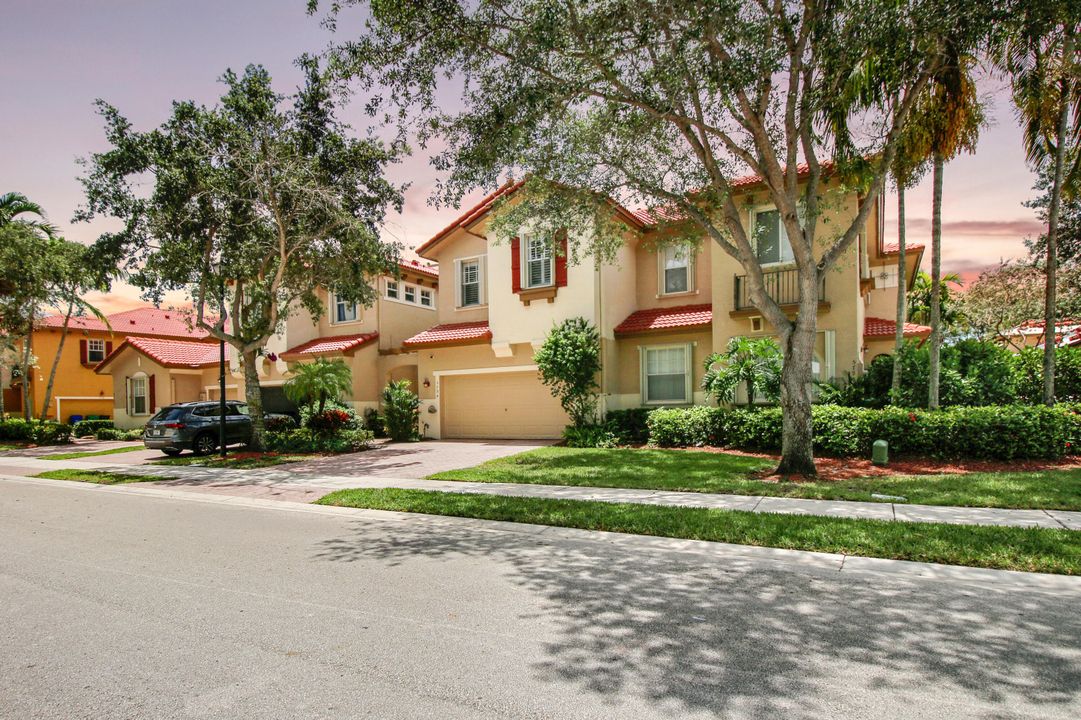 Active With Contract: $4,400 (3 beds, 2 baths, 2253 Square Feet)