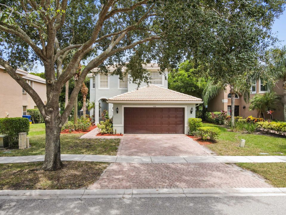 Active With Contract: $575,000 (5 beds, 3 baths, 2601 Square Feet)