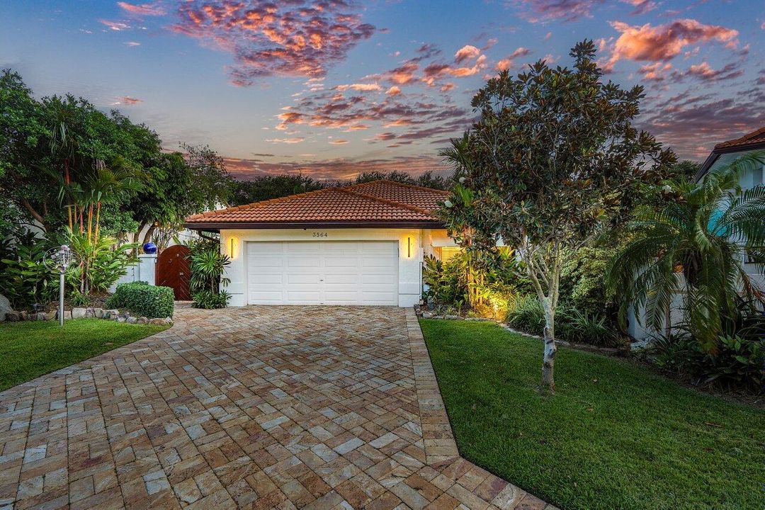 Recently Sold: $1,325,000 (3 beds, 2 baths, 1666 Square Feet)