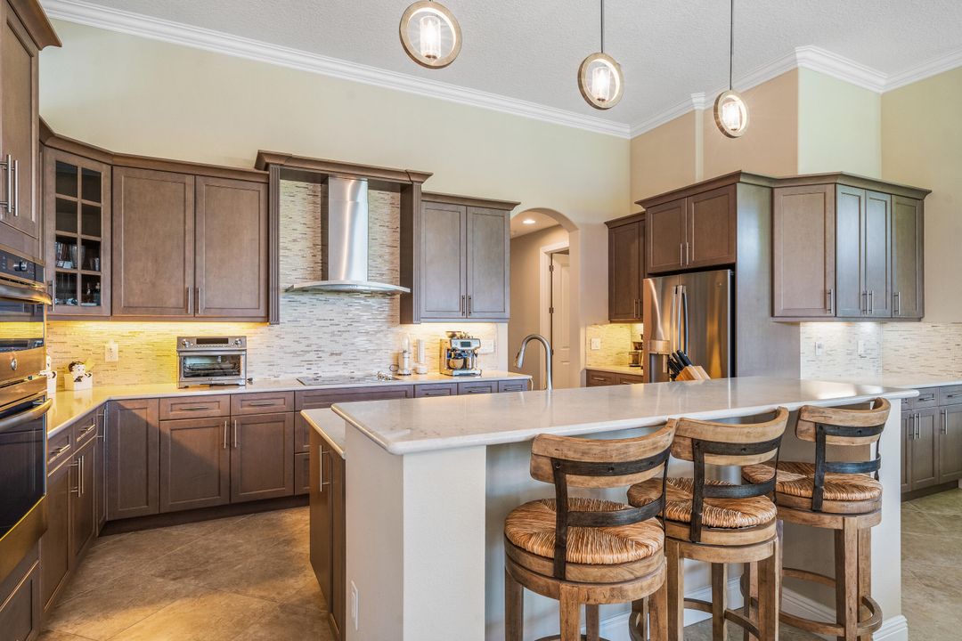 For Sale: $882,500 (3 beds, 2 baths, 2927 Square Feet)