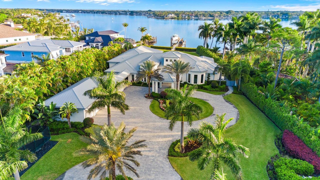 Recently Sold: $15,950,000 (5 beds, 6 baths, 6388 Square Feet)