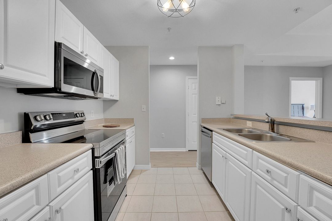 For Sale: $379,000 (2 beds, 2 baths, 1131 Square Feet)