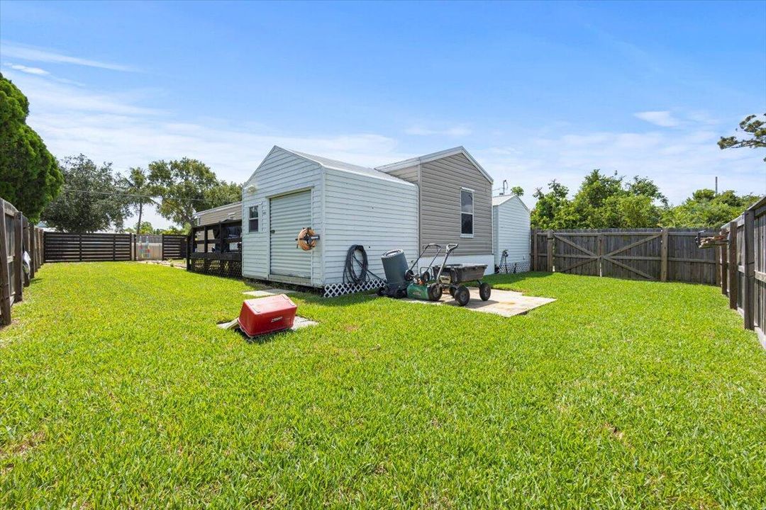 Active With Contract: $250,000 (2 beds, 2 baths, 838 Square Feet)