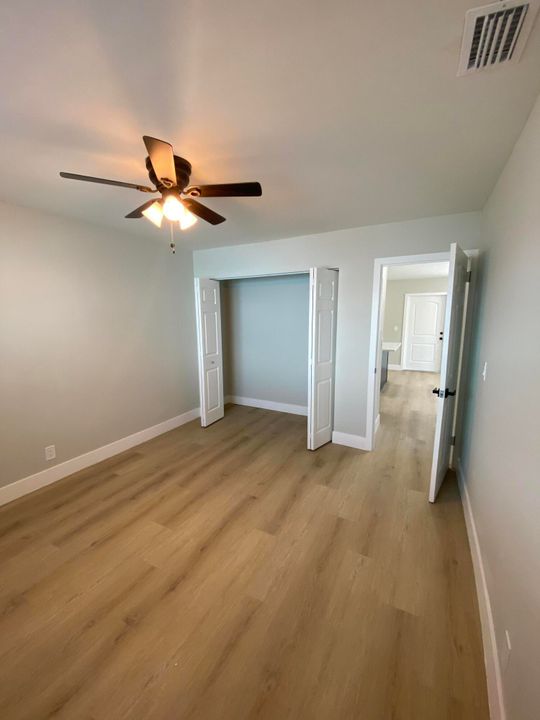 Active With Contract: $2,100 (2 beds, 1 baths, 800 Square Feet)