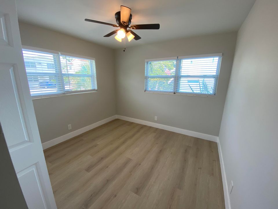 Active With Contract: $2,100 (2 beds, 1 baths, 800 Square Feet)