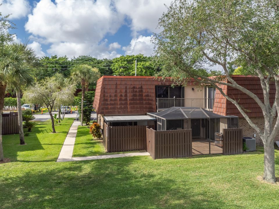 For Sale: $439,900 (3 beds, 2 baths, 1598 Square Feet)