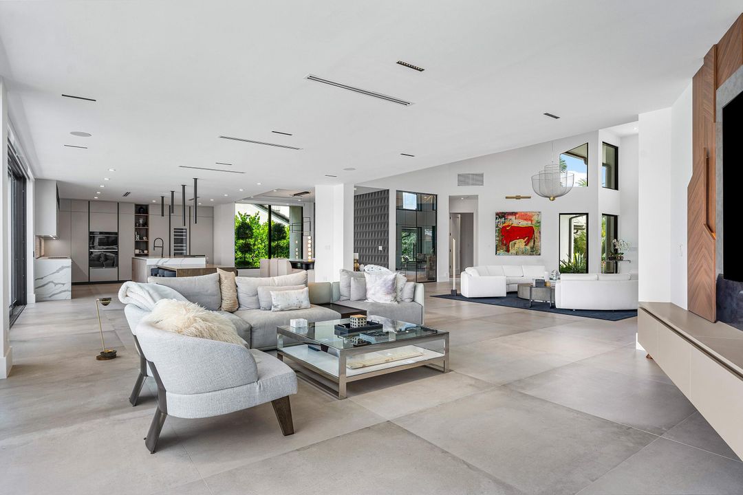 For Sale: $4,850,000 (5 beds, 5 baths, 6530 Square Feet)